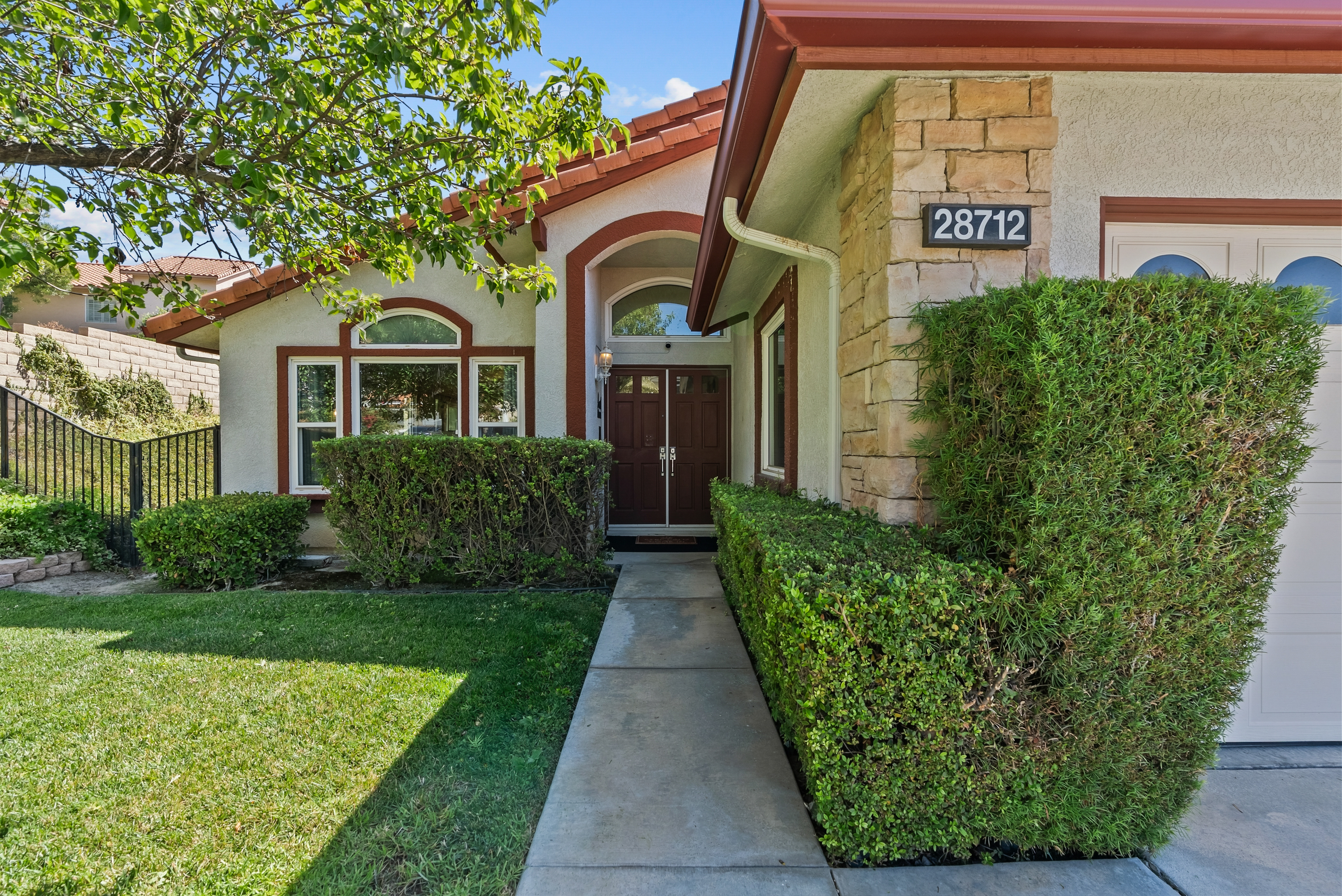 28712 Park Woodland Place, Saugus, photo 1