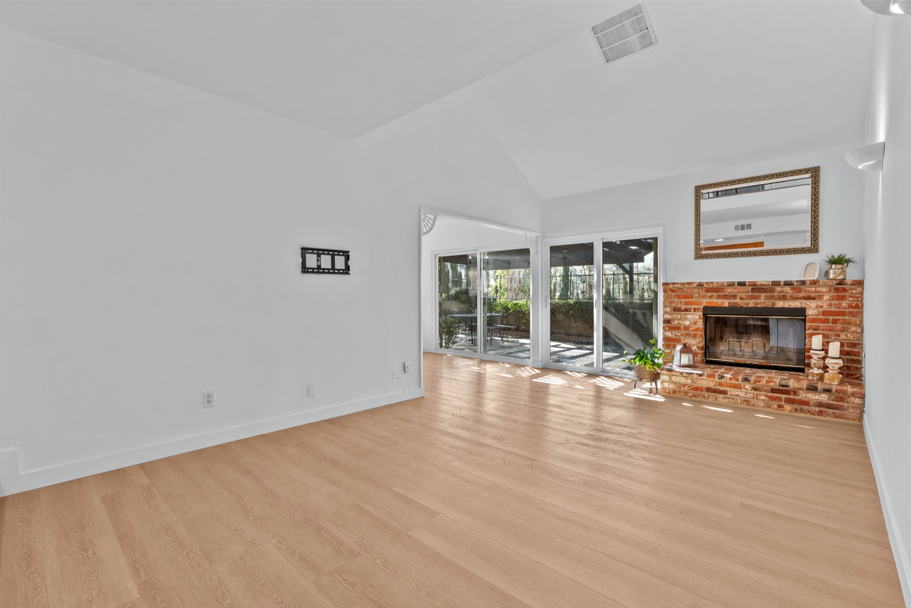 18826 Cabral St, Canyon Country, photo 9