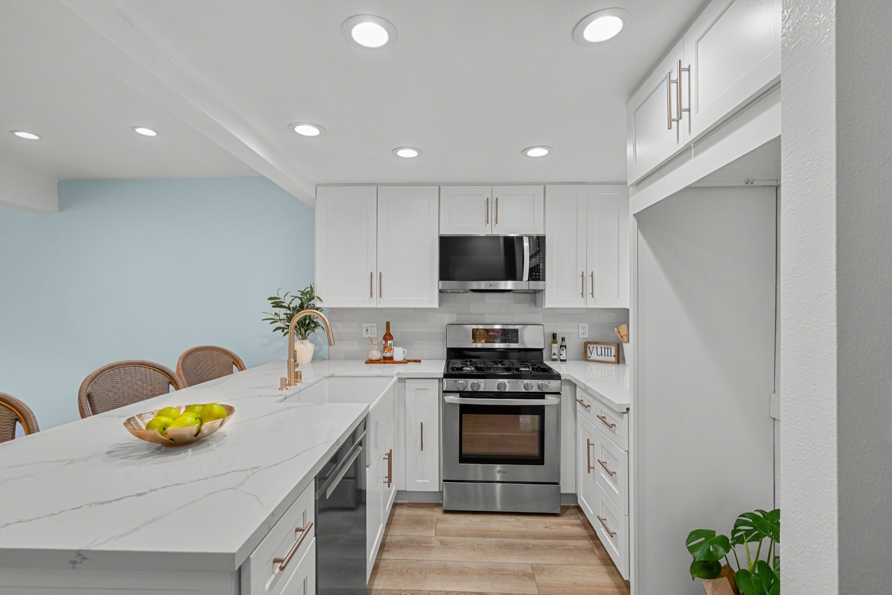 21551 Burbank Blvd #96, Woodland Hills, photo 9