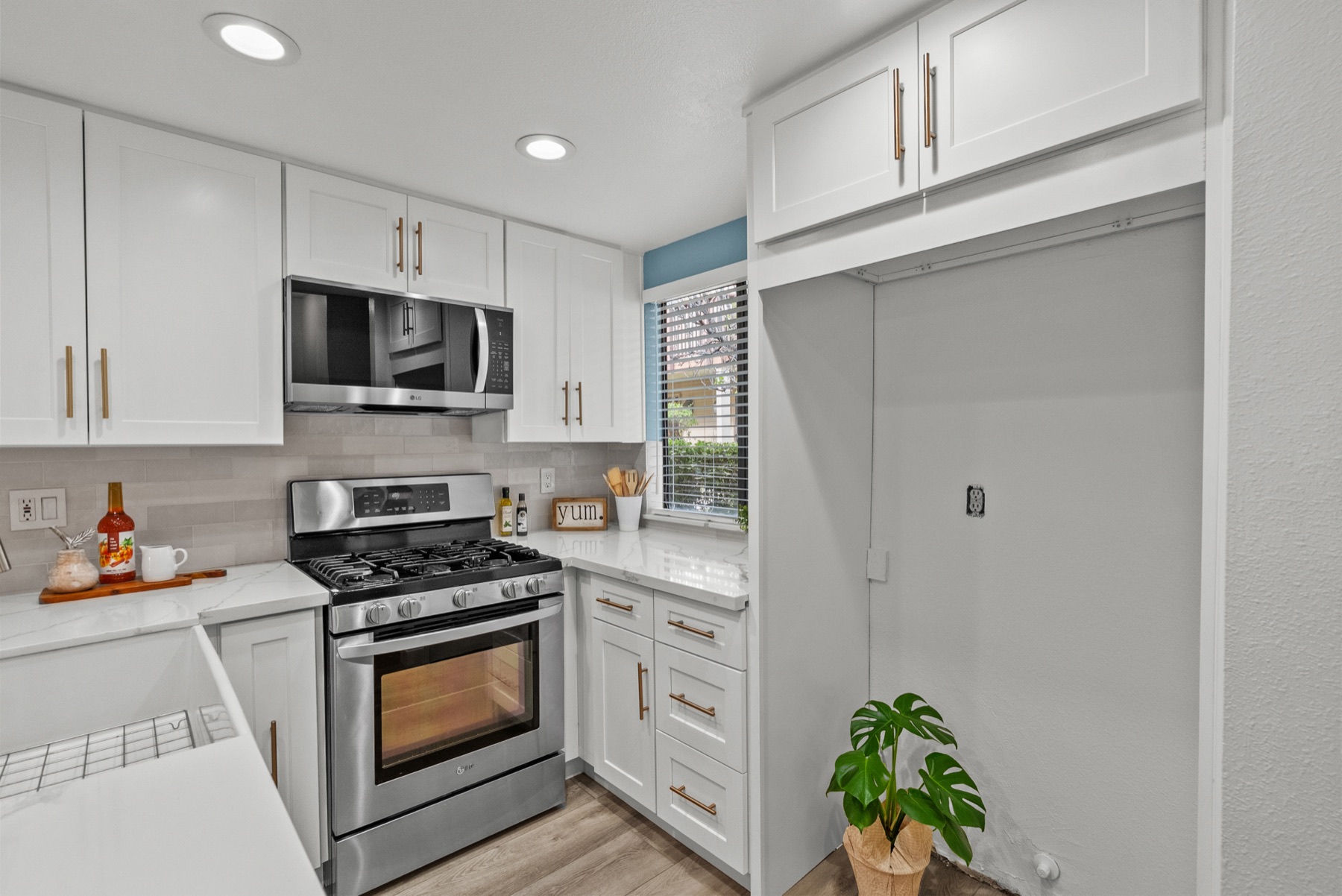 21551 Burbank Blvd #96, Woodland Hills, photo 10